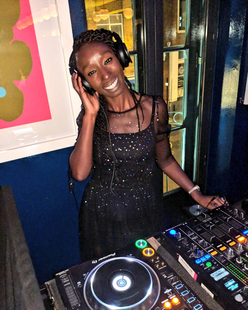 How2Fashion's tweet image. Thank you to everyone who came down to party with me for my HTGIF session last night ... I had so much fun 😁 #howtogetintofashion #howto #outnow #grouchoclub #soholondon #euniceolumide #live #author