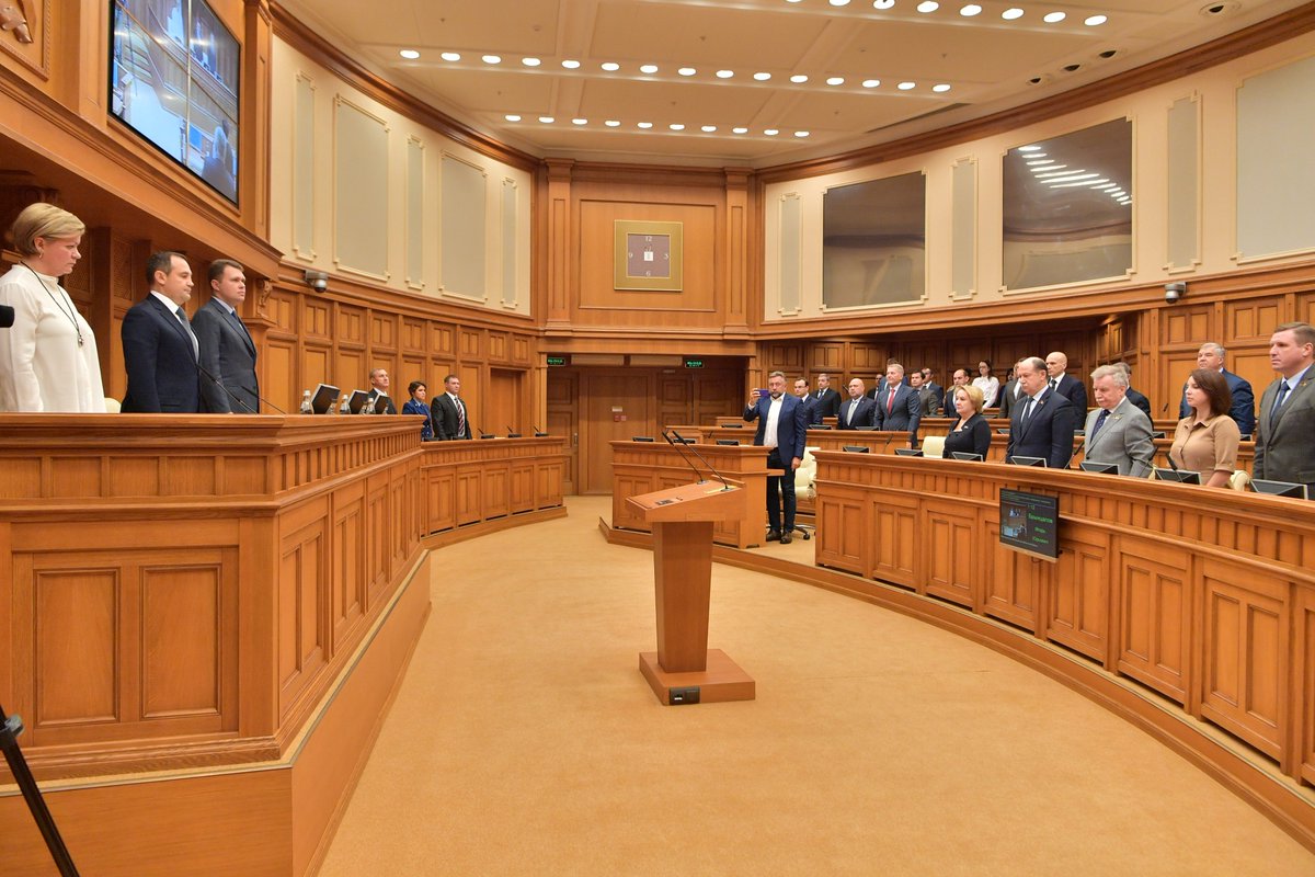 Депутаты Мособлдумы начали 64-е заседание с минуты молчания в память о жертвах трагедии в Керчи