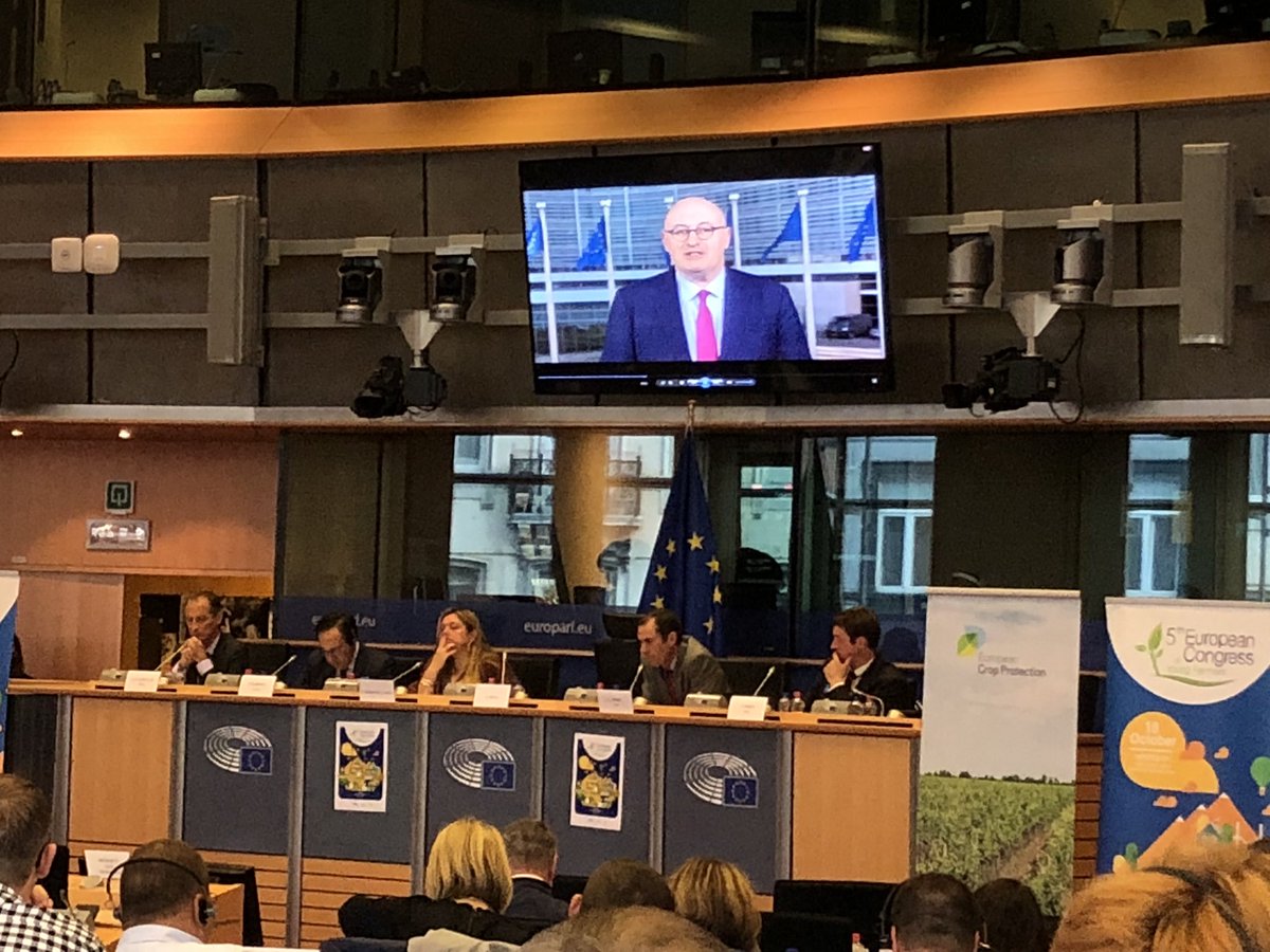 JMCASTILLABARO's tweet photo. .Just started the #VEuropeanCongressOfYoungFarmers in @Europarl_EN
The president of @AsajaNacional, #PedroBarato, said that #european #farmers cannot pay the political decisions as #Brexit or #RussianEmbargo. Furthermore he defended an strong budget for the next #FutureOfCAP https://t.co/CP7xECAKyu