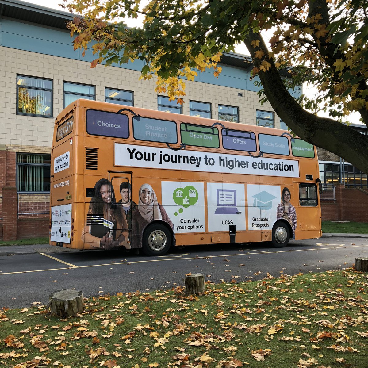 HeppSYbustour's tweet photo. Final day @ThryberghASC on our #HigherEducation tour. Y11 will be getting careers advice and learning how to prep yourself for the working world!🙌🏻💷 #WeAreNCOP #SouthYorkshire https://t.co/lSj9Kri9IX