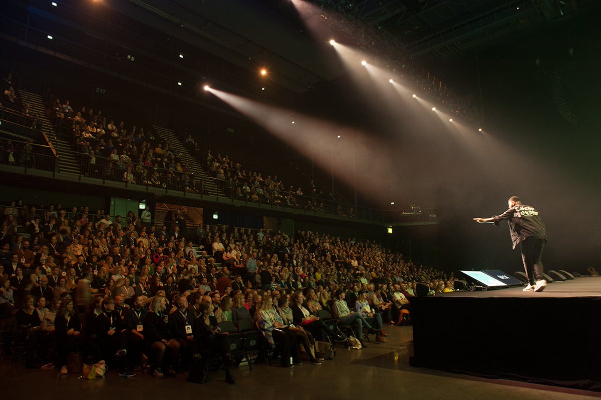 Vi er i full gang på #webdagene2018! Er du ikke så heldig å være i salen i Spektrum kan du få nest beste alternativ: de fleste foredragene strømmes live på webdagene.no