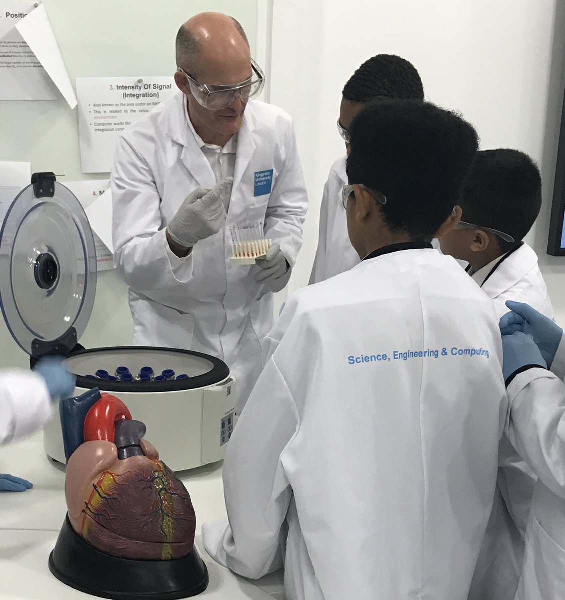 KingstonECE's tweet photo. Let it Flow: The Journey of a Red Blood Cell @KingstonUni is a fun interactive journey for everyone to learn more about our blood and our health. ποΈββοΈ@RoyalSocBio #VRbodyexplorationprogramme #biologyweek #kingstonuniversity #RoyalSocBio #physiology #STEM #outreach https://t.co/xeOzSADMF7