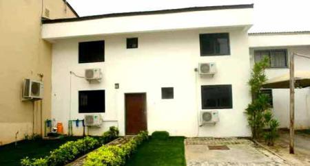 kaftvonline's tweet photo. Just two days after he submitted himself to the Anti-graft agency, @officialEFCC already released pictures of properties allegedly bought by @GovAyoFayose .

Is this witchhunt or not? https://t.co/3UOc9LnzaY