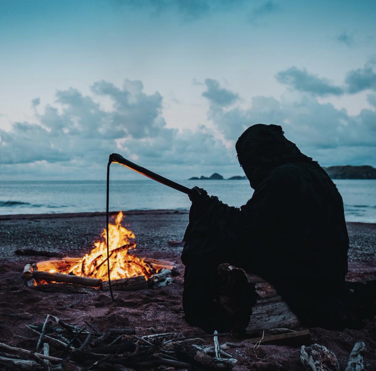 _th3death_'s tweet photo. Romantic no? Maybe we could toast some marshmallows... listen to some tunes... later i could take your soul... #TheDeath 💀 https://t.co/X2kFsU5TBB