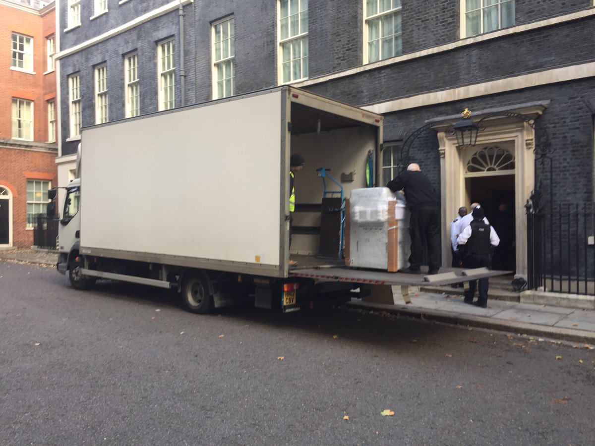 RichardBurden27's tweet image. Seen outside 10 Downng St this morning. Looks like things are going even worse for Theresa May than she feared!