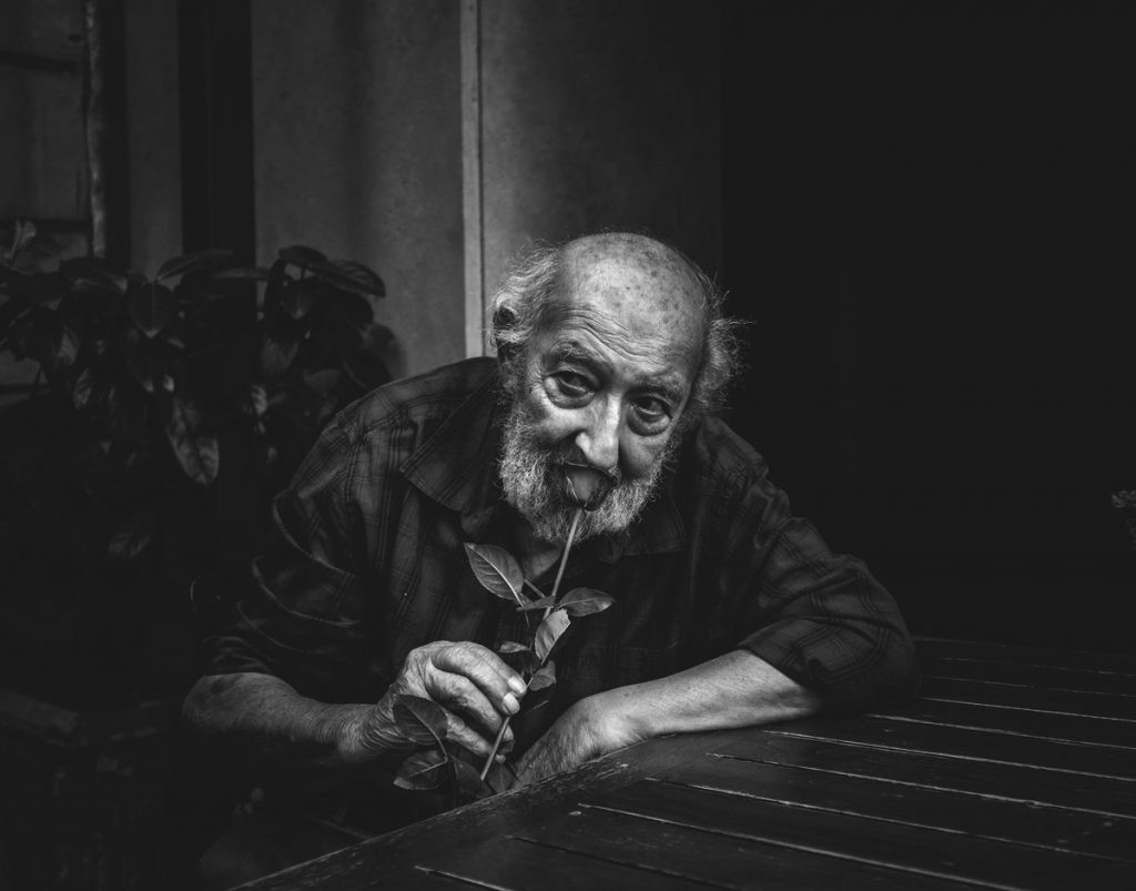 "Yaşam size verilmiş boş bir filmdir. Her karesini mükemmel bir biçimde doldurmaya çalışın." #aragüler