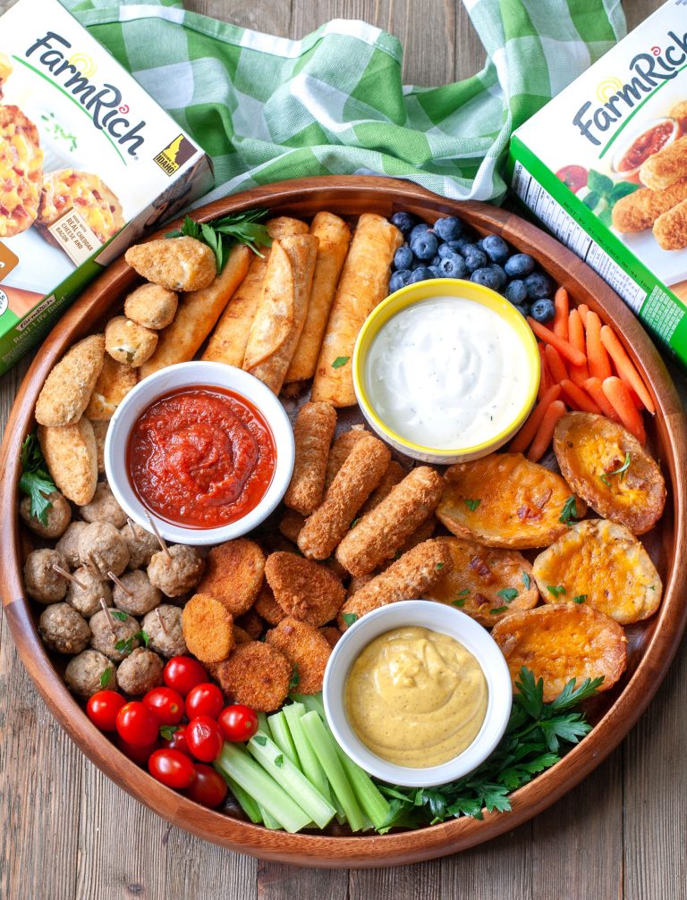 FarmRichSnacks's tweet photo. All your favorite things, in 1 delicious dinner. See how @foodlovinfamily put this simple #SnackDinner together at: https://t.co/rdDga5IFll #FarmRich 😍😍😍 https://t.co/UXFRSnquAt