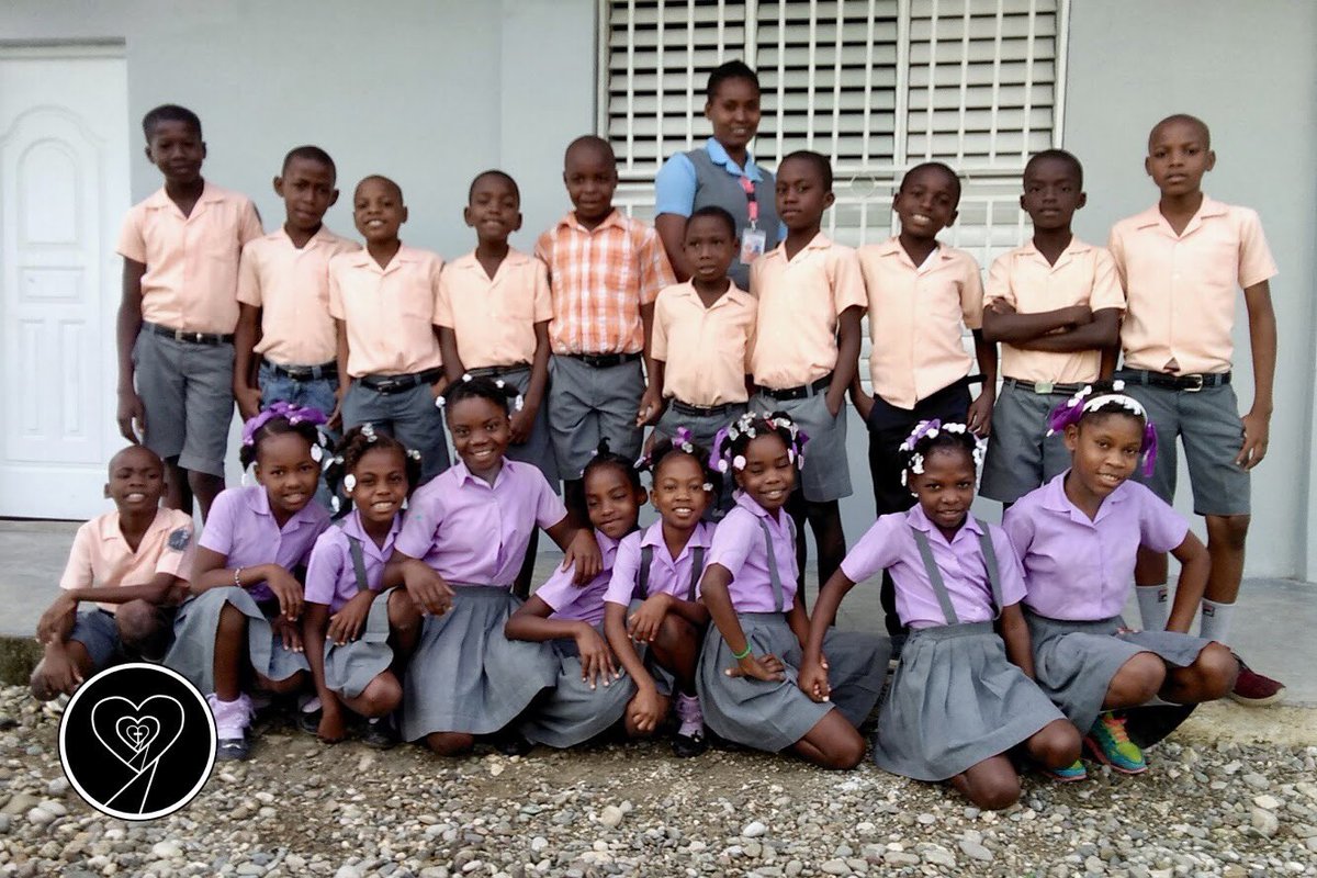 one17intl's tweet photo. Meet this year’s 4th Grade class! New for them this year is a Justice Curriculum, a once-per-week class looking at injustices they see on a regular basis, leadership training, and creative problem solving to address these injustices. #hopethrougheducation #justice https://t.co/t4pVhjpKXu