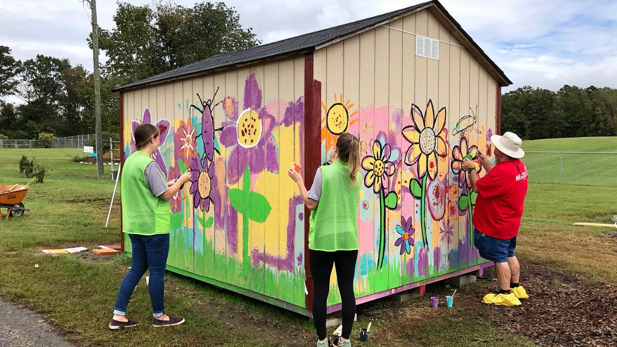 LandDesignInc's tweet photo. LandDesigners in #CLT got their hands dirty yesterday volunteering with @OutTeachEd and @Target at @ATAllenElem! #LDGivesBack https://t.co/oPnW3BPmEI