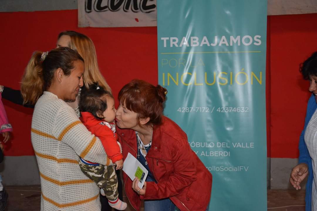 AdrianaAlonsoFV's tweet image. Esta mañana entregamos más de 600 tarjetas del #ProgramaMásVida a nuevas beneficiarias que se incorporan para percibir esta ayuda que en estas épocas es sumamente importante.