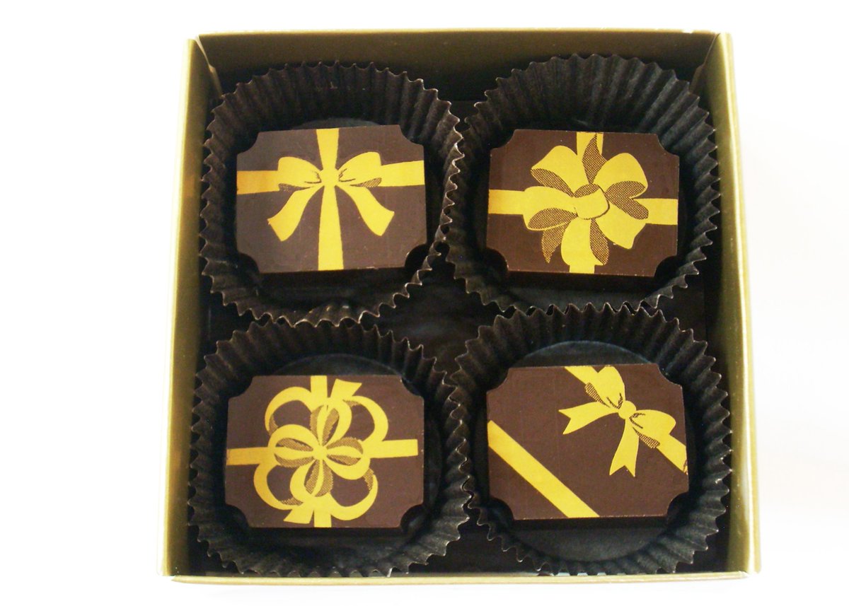AmerChocDesigns's tweet photo. FUN FACT: October is National Caramel Month! Caramel-filled chocolates make great gifts!
See our gift-worthy bow transfer sheet collection: https://t.co/DKGDqdn3lR
#CaramelMonth #caramel #chocolate #bows #gifts #collection #dessert #treats #transfersheets #catering #event #chef https://t.co/uGbLgaCquI