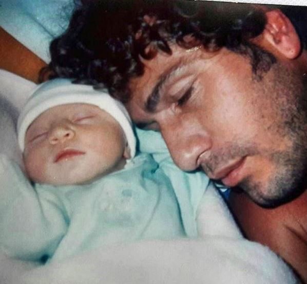 DonFTeInvita's tweet photo. ¡Por esos bonitos recuerdos que quedan grabados en la memoria! Así como este #TBT de nuestro invitado del domingo @gregoriopernia justo el día que nació la princesita de su corazón Luna!! #Amor #Jueves #Recuerdos ¡El DOMINGO #21Octubre no te pierdas al #ElTiti por @Telemundo! https://t.co/NoS33tGqJB