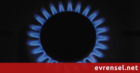 evrenselgzt's tweet photo. Maaşlar eriyor
 📌 4 kişilik bir ailenin aylık doğal gaz ve elektrik faturası en az 284 TL. 
📌 Asgari ücretin yüzde 17’si elektrik ve doğalgaza gidiyor.
https://t.co/bkd4hpxZoY https://t.co/wr1kV3lkoY