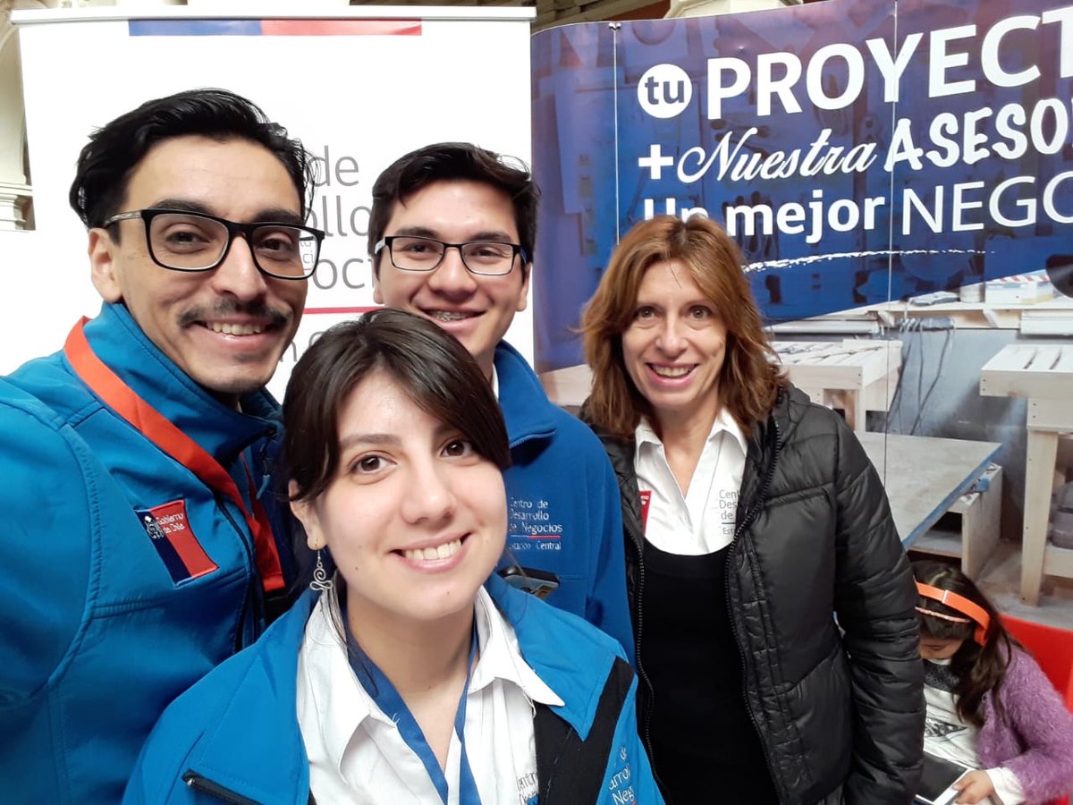 ConstruMisSue's tweet image. Estamos en la 5 feria de emprendedores organizado por @ASECH_ag dando a conocer nuestros programas y servicios. Si quieres hacer crecer tu negocio, ven al Centro de Extensión UC (Alameda  390, Santiago) #Emprendimiento