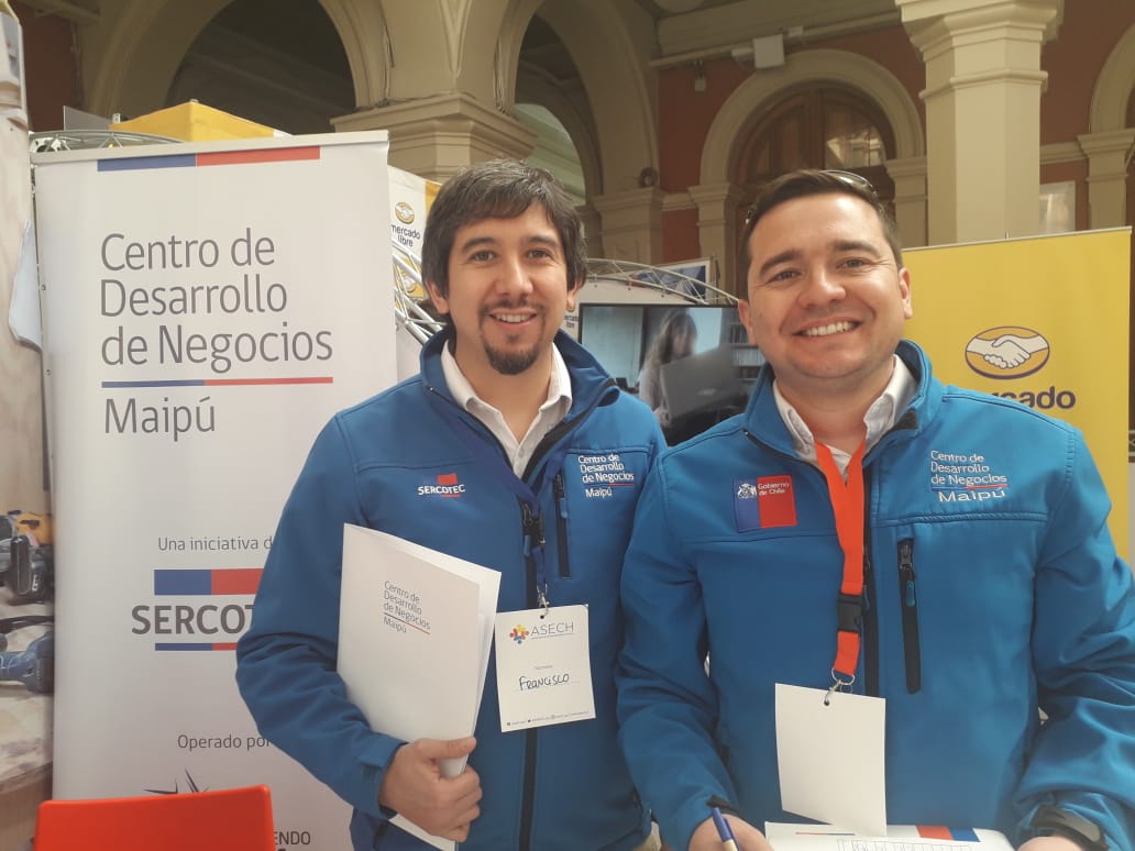 ConstruMisSue's tweet image. Estamos en la 5 feria de emprendedores organizado por @ASECH_ag dando a conocer nuestros programas y servicios. Si quieres hacer crecer tu negocio, ven al Centro de Extensión UC (Alameda  390, Santiago) #Emprendimiento