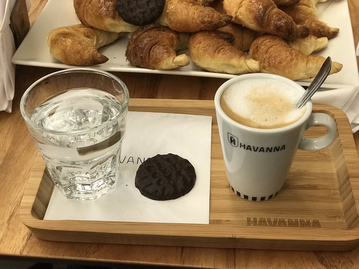 anitamendocina's tweet photo. Inauguración nuevo local @Havanna_arg en @Palmares_Mall #EstamosMasGrandes https://t.co/AraCBZwQWm