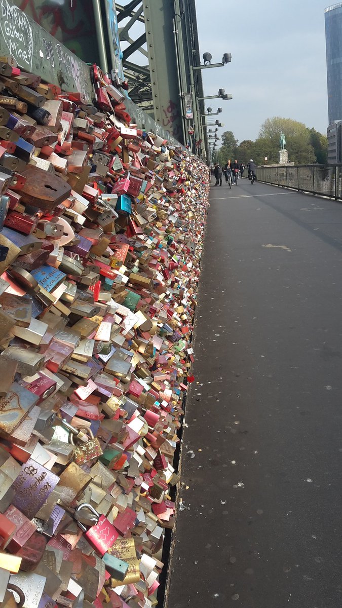 DanielG02941844's tweet photo. Cologne Bridge https://t.co/BCQseB2rbf
