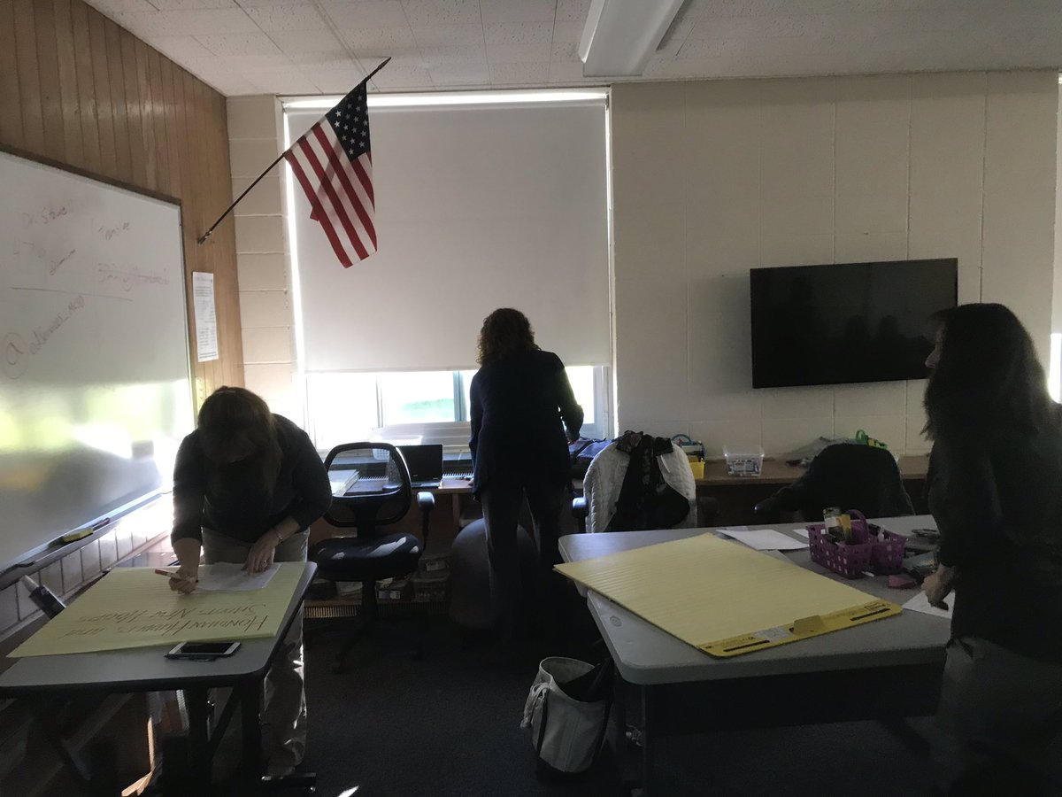 mtromblee1's tweet photo. Very excited to learn along side motivated & passionate Ts at our first #breakthrough training of the year. Topic: Personalized Learning through voice, co-creation, social construction, & self discovery. #breakthroughstrong @EdServices_MCSD https://t.co/4soLDPSjLQ