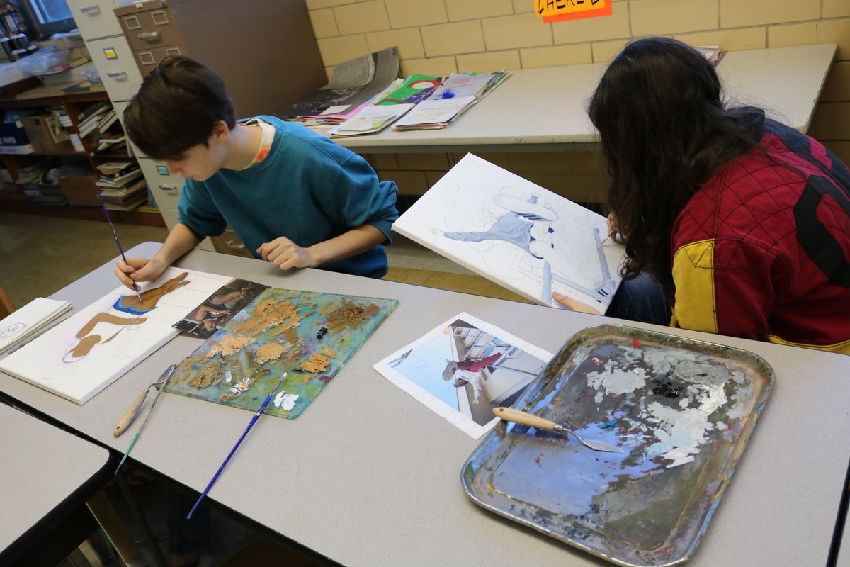 RoccosArtRoom's tweet image. Some progress pictures from #apstudio figure and foreshortening assignment! This is their first oil painting of the year! 😍 #talent #afftonart @AfftonSchools @AfftonHS