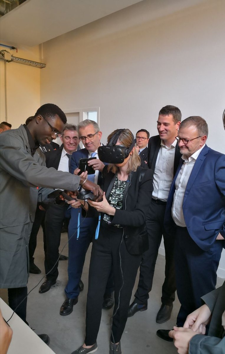 GaelLeBohec's tweet image. 1ere visite de @AgnesRunacher sur le territoire intermetropolitain de @RedonAgglo et de @BrunoBonnellOff pour la loi #PACTE et les #territoiresdindustries, 
➡️ découverte de TECHSURF, plate-forme technologique de formation et d&apos;innovation dédiée aux technologies des surfaces.
