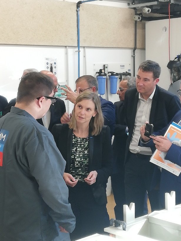 GaelLeBohec's tweet image. 1ere visite de @AgnesRunacher sur le territoire intermetropolitain de @RedonAgglo et de @BrunoBonnellOff pour la loi #PACTE et les #territoiresdindustries, 
➡️ découverte de TECHSURF, plate-forme technologique de formation et d&apos;innovation dédiée aux technologies des surfaces.