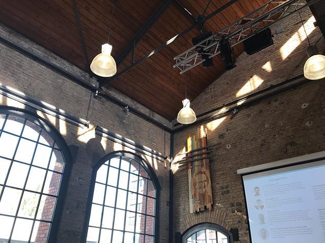 SilviaToffolon's tweet photo. Conferenze in posti belli e luminosi #smartgreenOS https://t.co/YIYqtt7im6 https://t.co/XEES21bKxK