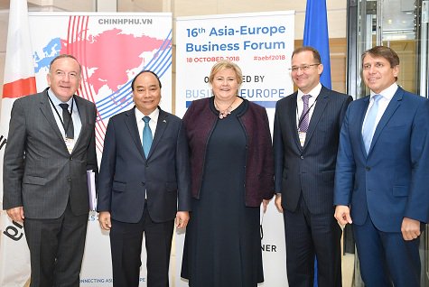 VNGovtPortal's tweet photo. PM #NguyenXuanPhuc and Norwegian counterpart #ErnaSolberg deliver remarks at 16th Asia-Europe Business Forum at the Egmont Palace in Brussels held before 12th ASEM Summit @NorwayMFA https://t.co/9Juhn3XFaQ