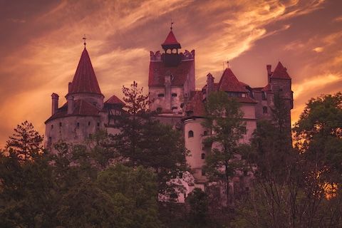DarkerDests's tweet photo. 'I felt at home in Dracula's castle': Rupert Grint on dark tourism and why he's gone off flying - Read more: https://t.co/VGNgK0a6BX #tourism #travel #darktourism #darktravel #darktours #macabretourism #macabre #horror #dracula #transylvania #spooky #spookytourism #horrortourism https://t.co/TS0VFvp5bQ