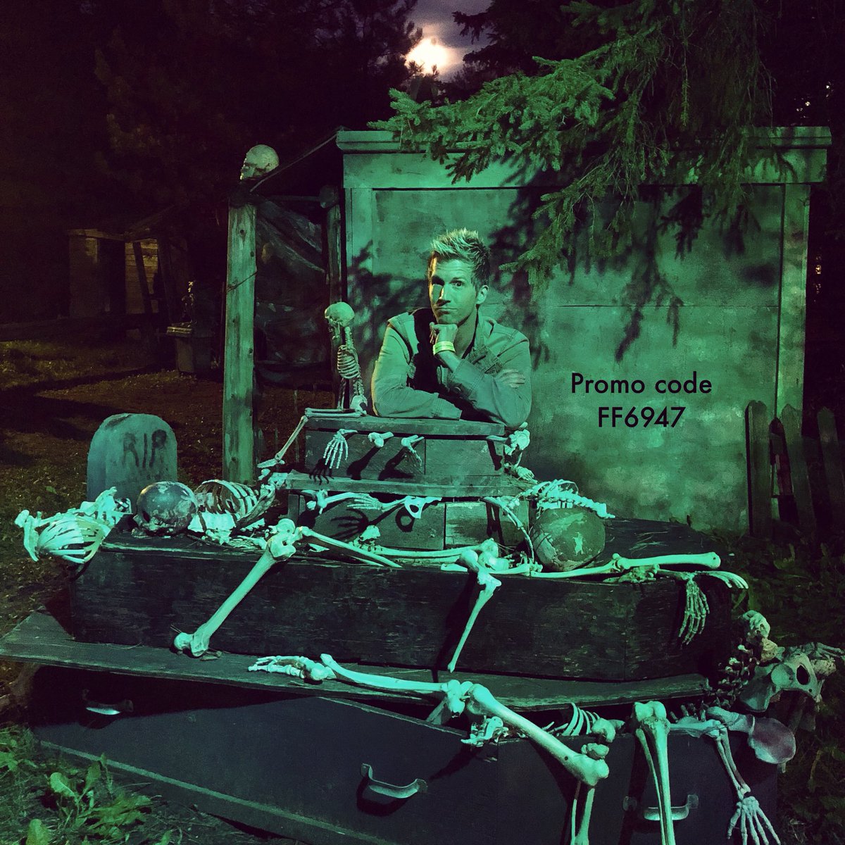 ifyouseekjesse's tweet photo. Thanks to you who came out to @saundersfarm’s 8th annual #ScaringIsCaring, @frightfestcan was able to donate $10,000 to @ysb_bsj, that’s DOUBLE last year’s donation to continue supporting #mentalhealth in #Ottawa! #ThankYou for your support in honoring the memory of #JamieHubley. https://t.co/bGlifserTR