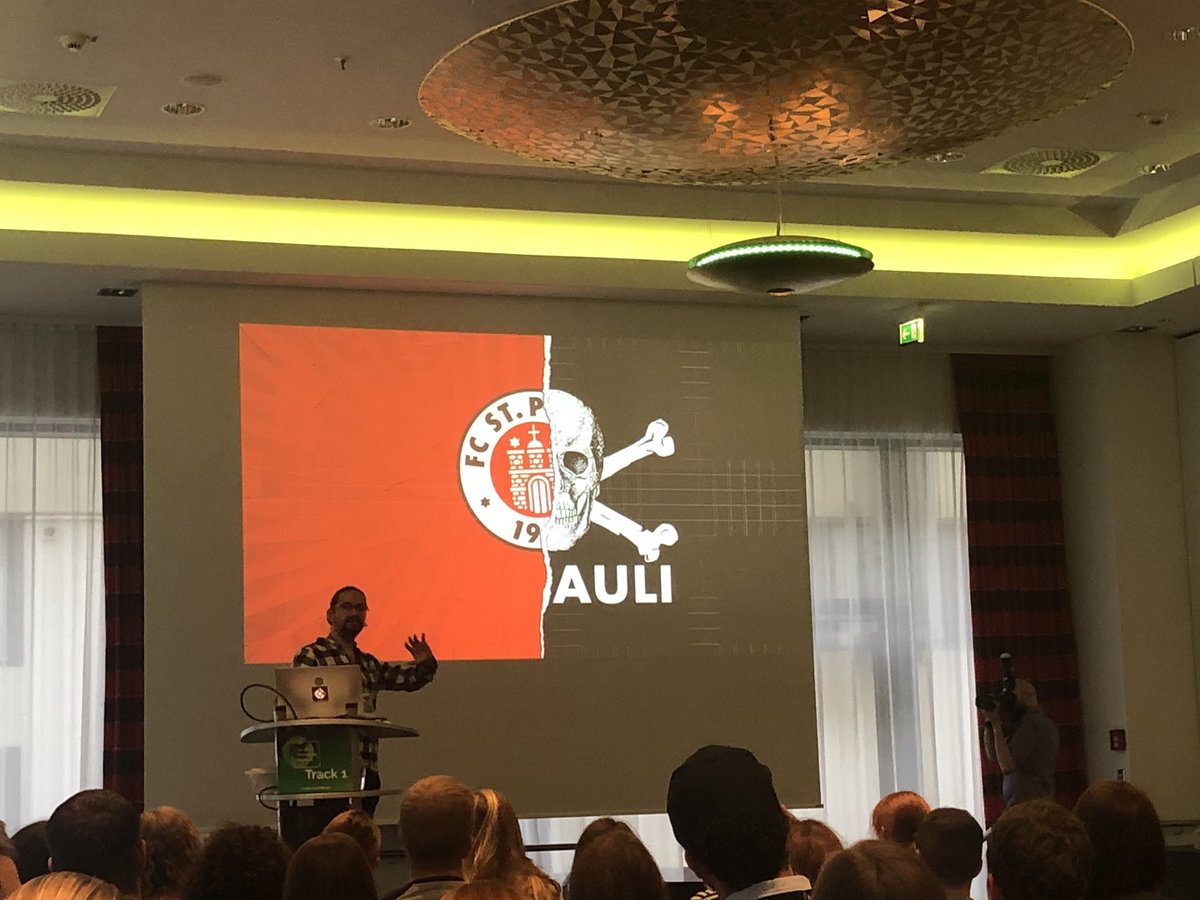 verenahubertz's tweet image. Spannender Einblick von @fcstpauli Marketingleiter @Mad20357 auf den Content Marketing Masters in Berlin. St. Pauli ist der einzige Verein mit zwei eingetragenen Marken. #cmm18