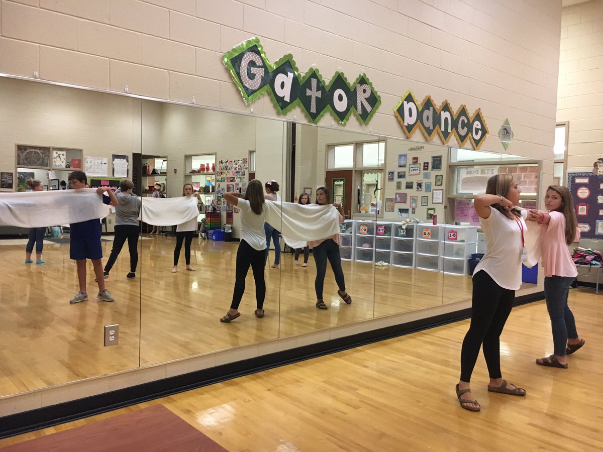 MGMSDance's tweet image. Students teaching students original choreography #studentleadership #creativedance #wearecrew @mgmgators @Lex1Arts