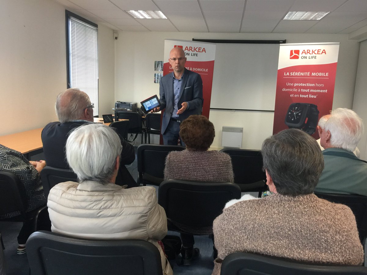 CCMCaulnes's tweet photo. Beau succès pour cette réunion d'information sur la télé assistance à l'agence de Caulnes https://t.co/rsYiQkP9EM