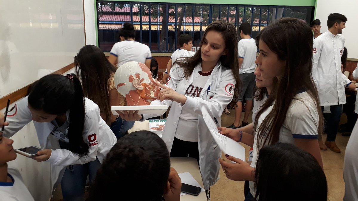 cidadepalmas's tweet photo. Durante a #Fecit2018, são realizadas diversas oficinas. Pela manhã está sendo realizada a "Anatomy Day", em que alunos de odontologia explicam o funcionamento dos músculos. https://t.co/xNymkE3YkI