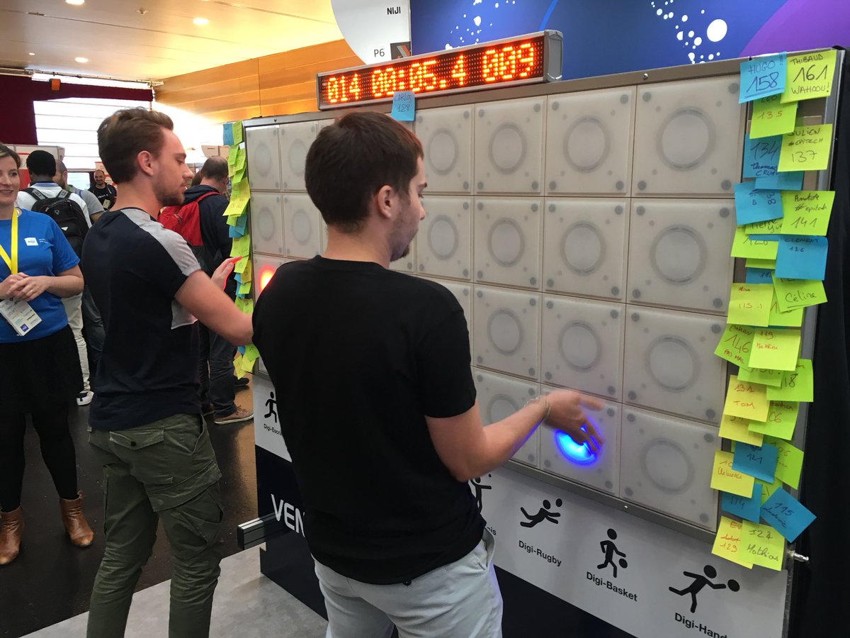 Niji_Digital's tweet photo. #DevFestNantes Notre #MurDigital remporte un franc succรจs ! Venez battre le record, la #TeamNiji saura vous accueillir en champion ! #NijiRecute #Nantes #YaDeLaVieChezNiji https://t.co/FBTaKnaYgL