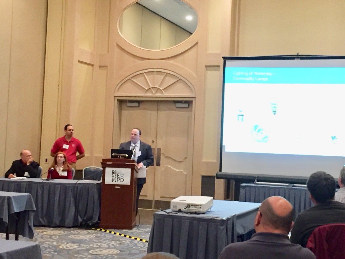 sckoolguy's tweet photo. Here @Rosemont where @ComEd talks #LEDs at todays @energyefficiencyexpo where #DetekBenesch teachs attendees. #wheresthepress? https://t.co/DlPAQDTPaQ
