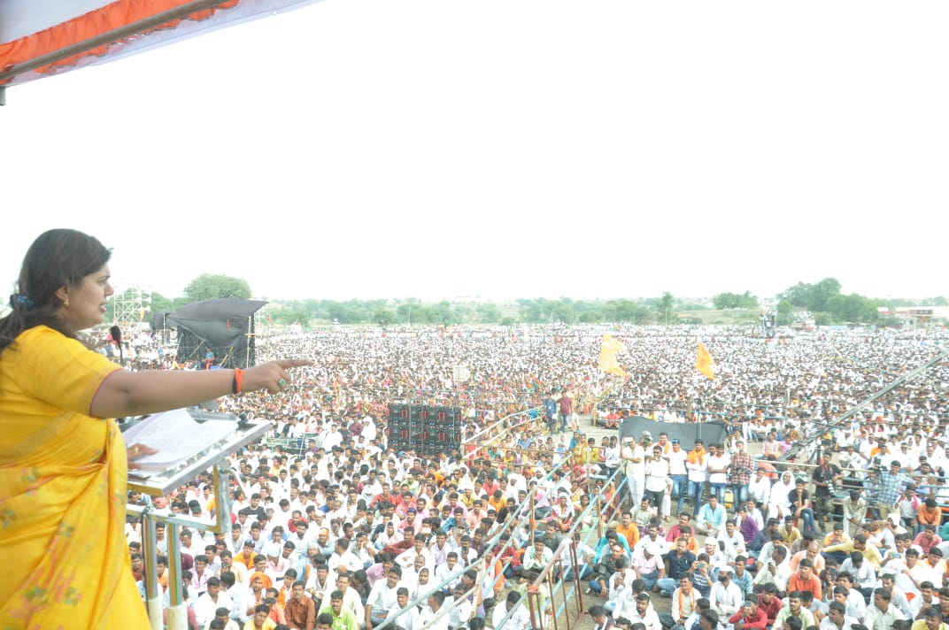Pankajamunde's tweet photo. जिथे नजर जाईल तिथपर्यंत जनसागर उसळला होता आणि ह्यापुढे असाच जनसागर उसळत राहणार सावरगावच्या "भगवान भक्तीगडा"वर.. #BhagwanBaba #DasraMelava https://t.co/m4hC9rsnRC