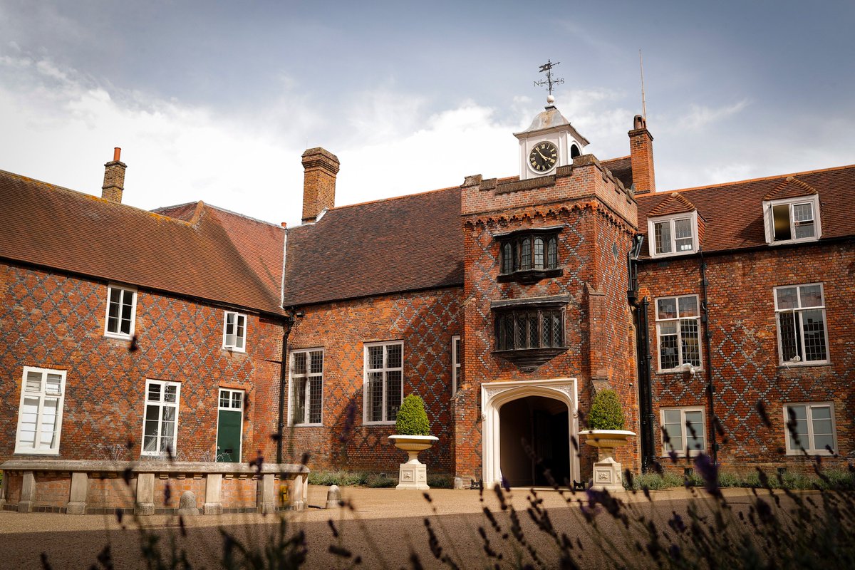 Fulham_Palace's tweet photo. We're holding a #Tudor Treasure Hunt next Friday (26 Oct), as part of @MuseumsAtNight. Join us for cabaret, live music, Tudor costumes and solve riddles to find hidden treasure. Raise a glass of mead and join our merry night-time adventure. Book now: https://t.co/fHa2Unmkjx https://t.co/jPJVskkEzd