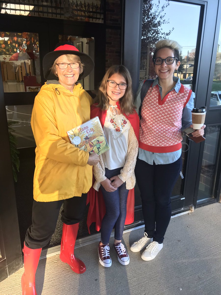 MrBSammons's tweet photo. Nana and her friend have arrived in Grundy Center! @gcspartans #GCReads @AuthorVillage https://t.co/ZMrDzLvMIZ