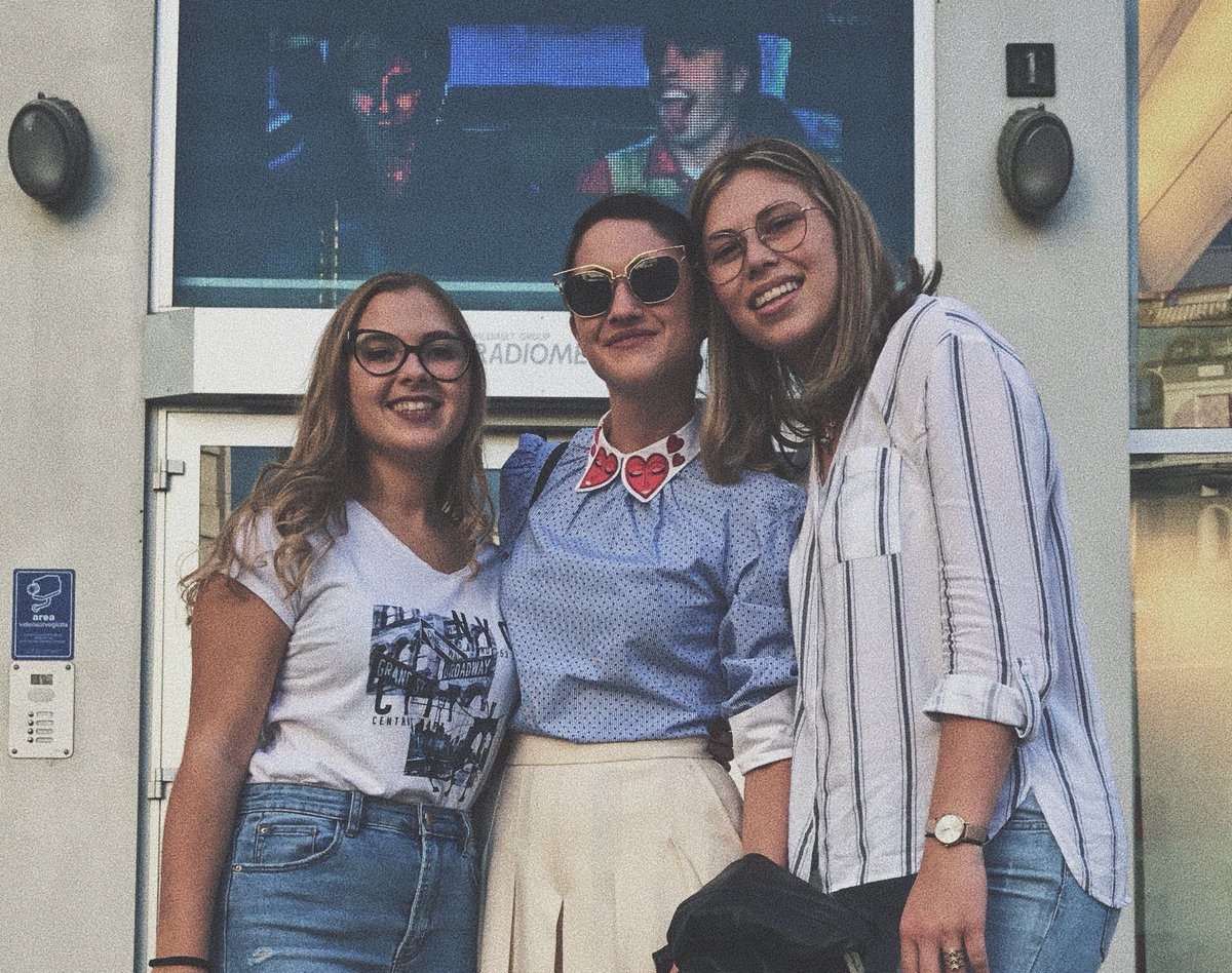 little_danger99's tweet photo. @lodocomello maaaaa ti ricordi di noi? Siamo venute a trovarti alla radioooo amaciii❤️❤️❤️ #AskLodo https://t.co/rUFsbpJTZE