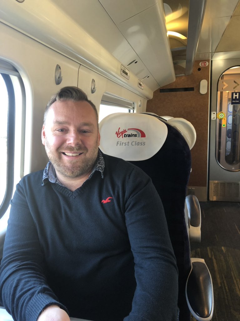 beckiwhite's tweet photo. London with this one #fetchusag&amp;t #firstclass #worksdo https://t.co/oDFocn5poC