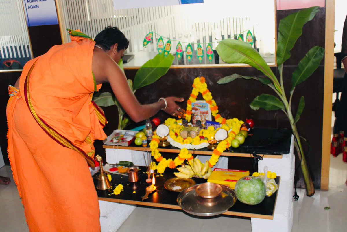sachshen_says's tweet photo. Dasara pooja at @LetsServiceAT . Had a blast. :-) #Dasara #LetsServiceAutomotive https://t.co/oRYYQs8wQR