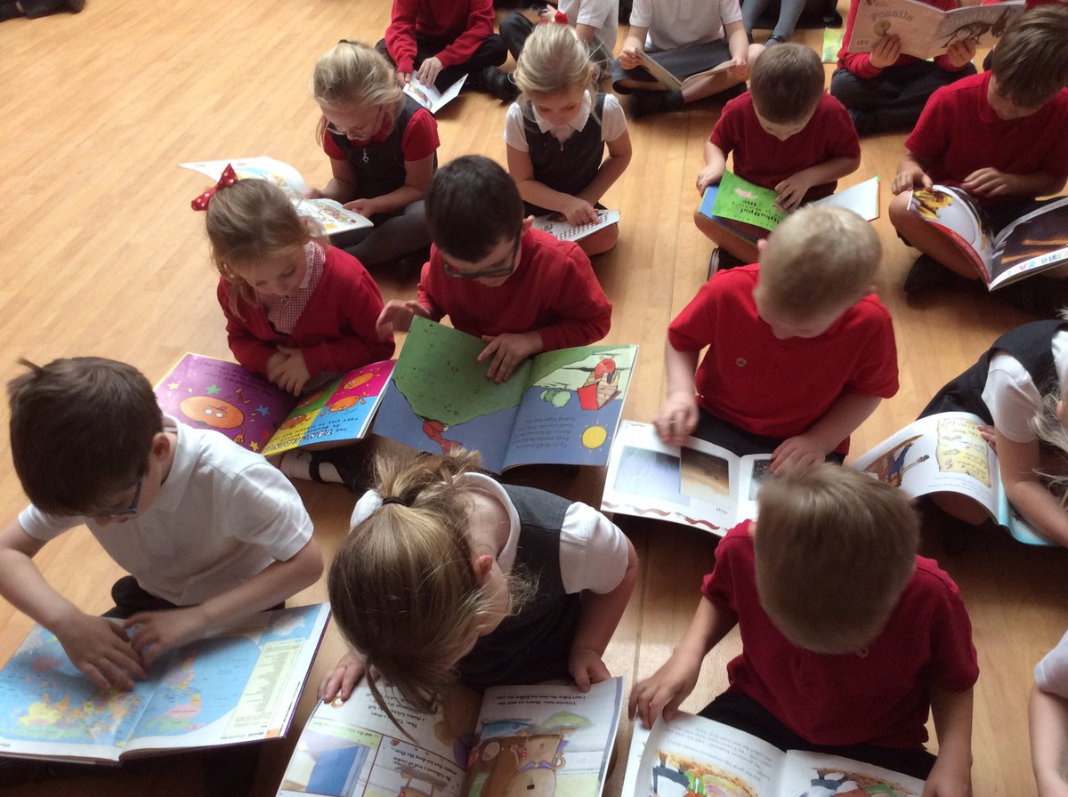 TheEllisY5's tweet image. Y1 enjoying their first reading assembly! #lovebooks #caughtreading #readingassembly
