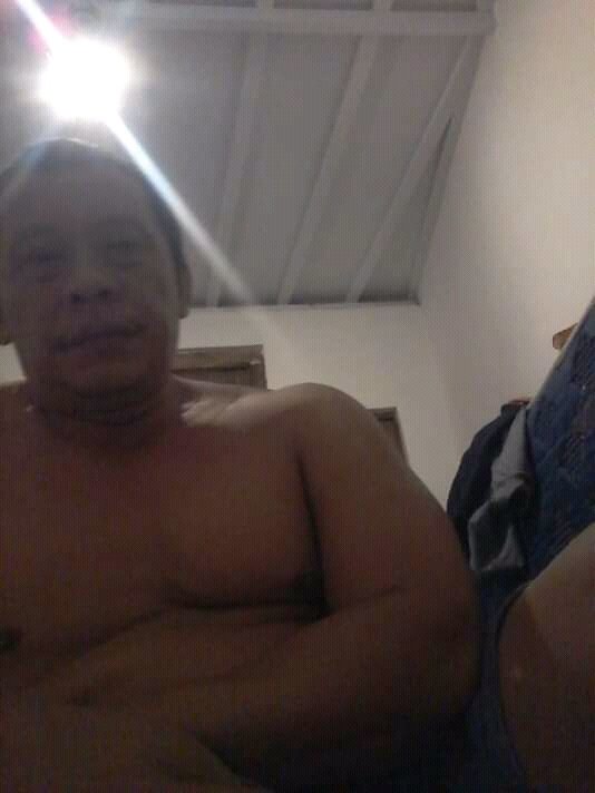 Ebhit13's tweet photo. Nggak bisa tidur ada yang mau mijatin nggak. Nnti saya kasih bonus kenikmatan dunian. Tenang gue yang akan jadi BOT nya https://t.co/7Y6C8prUoh