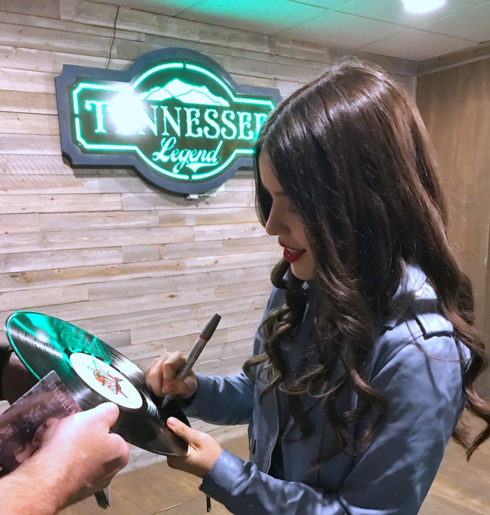 Still can’t get over how awesome being at <a href="/TheCountryGiant/">The Country Giant</a> the other day was 😍 I had so much fun performing and talking to Philip, Billy Mac and the whole Country Giant team! ❤️✨