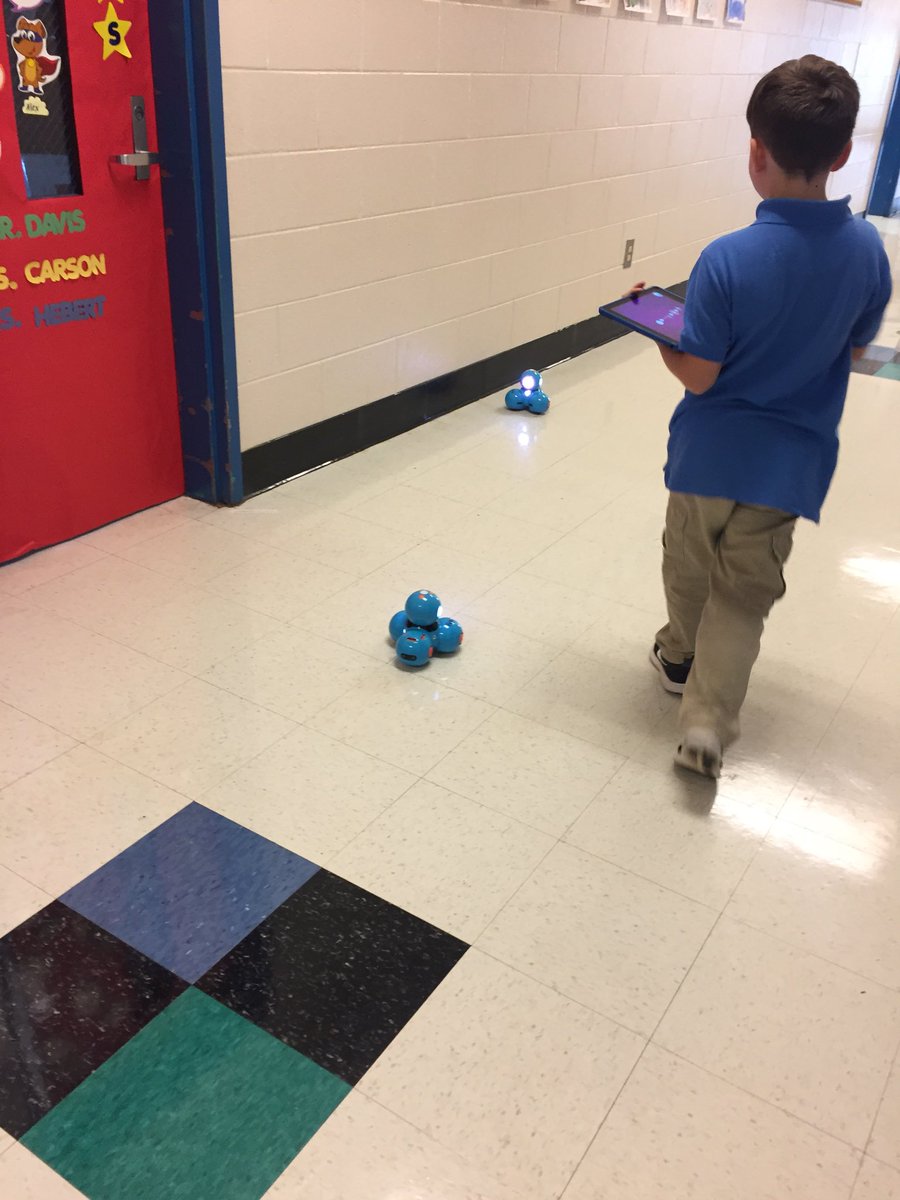 Samantha Joyce (@samanthacloe) on Twitter photo First robotics meeting yesterday with some brand new kids! They were pros within 10 minutes! <a href="/code_lcs/">LCS Coding/Robots</a> First robotics meeting yesterday with some brand new kids! They were pros within 10 minutes! <a href="/code_lcs/">LCS Coding/Robots</a>