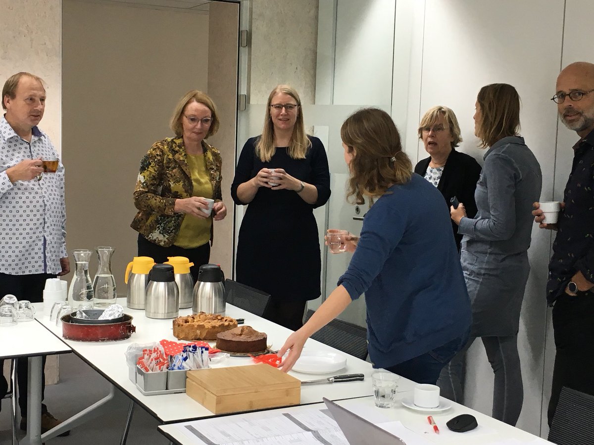 De programmacommissie vergadert over de komende Panama-conferentie. Bedankt, <a href="/AletteLanting/">Alette Lanting</a> voor de zelfgebakken taart!