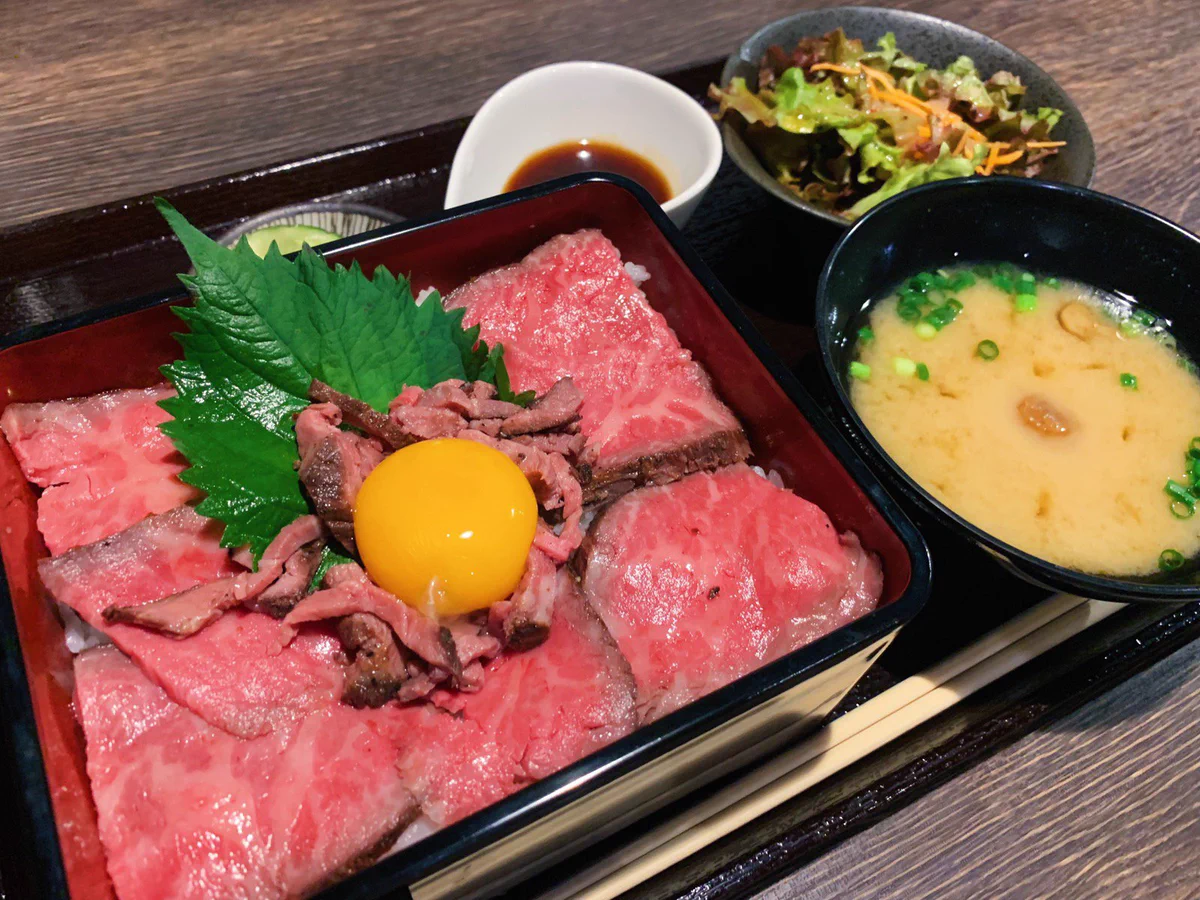 お肉ｗｗｗローストビーフ重がとっても美味しそうです。食べたいｗｗｗ