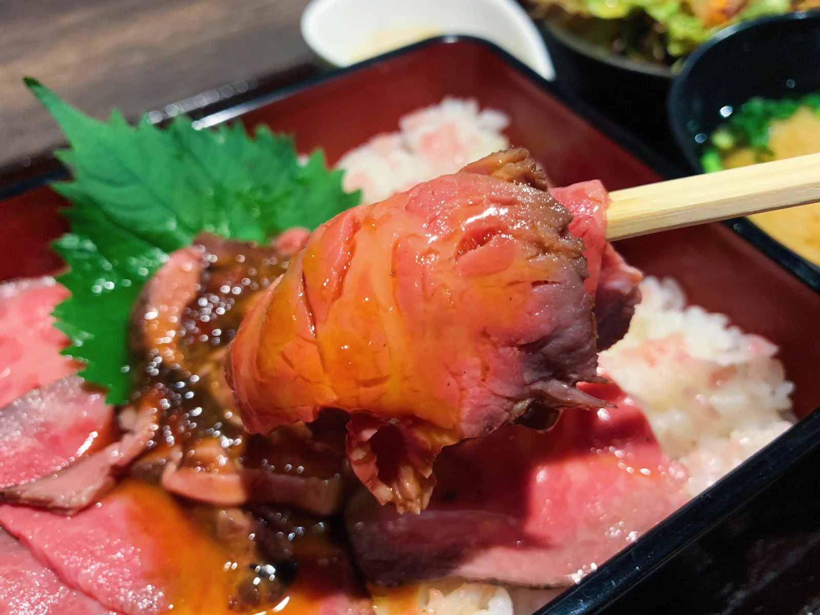 お肉ｗｗｗローストビーフ重がとっても美味しそうです。食べたいｗｗｗ