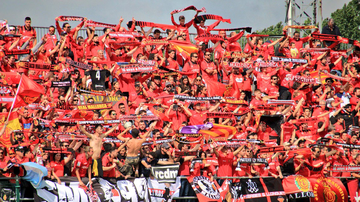 RCD_Mallorca's tweet photo. ⚽️ No et perdis el primer capítol de ‘Rere l’escut’, d’@IB3!

👉🏻 Aquí el teniu: https://t.co/wGOmuwRFg9

📺 Dimecres, segon capítol a @IB3 i després a la nostra ‘TV a la Carta’

#InsideRCDMIB3 #SomelMallorca https://t.co/UKCuRr4Kjl