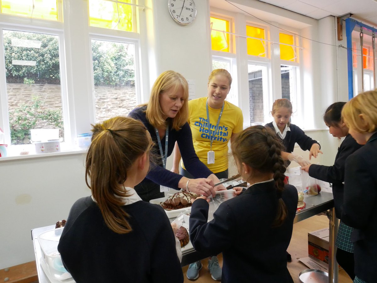 SheffieldHigh's tweet image. The whole school is baking up a storm for #NationalBakingWeek 🍰 the Junior School was filled with cake yesterday for the Amethyst House Charity event, with a Bake-Off competition and lunchtime bake sale raising money for the @SheffChildrens 
@GDST #sheffieldgirls #gdstspirit